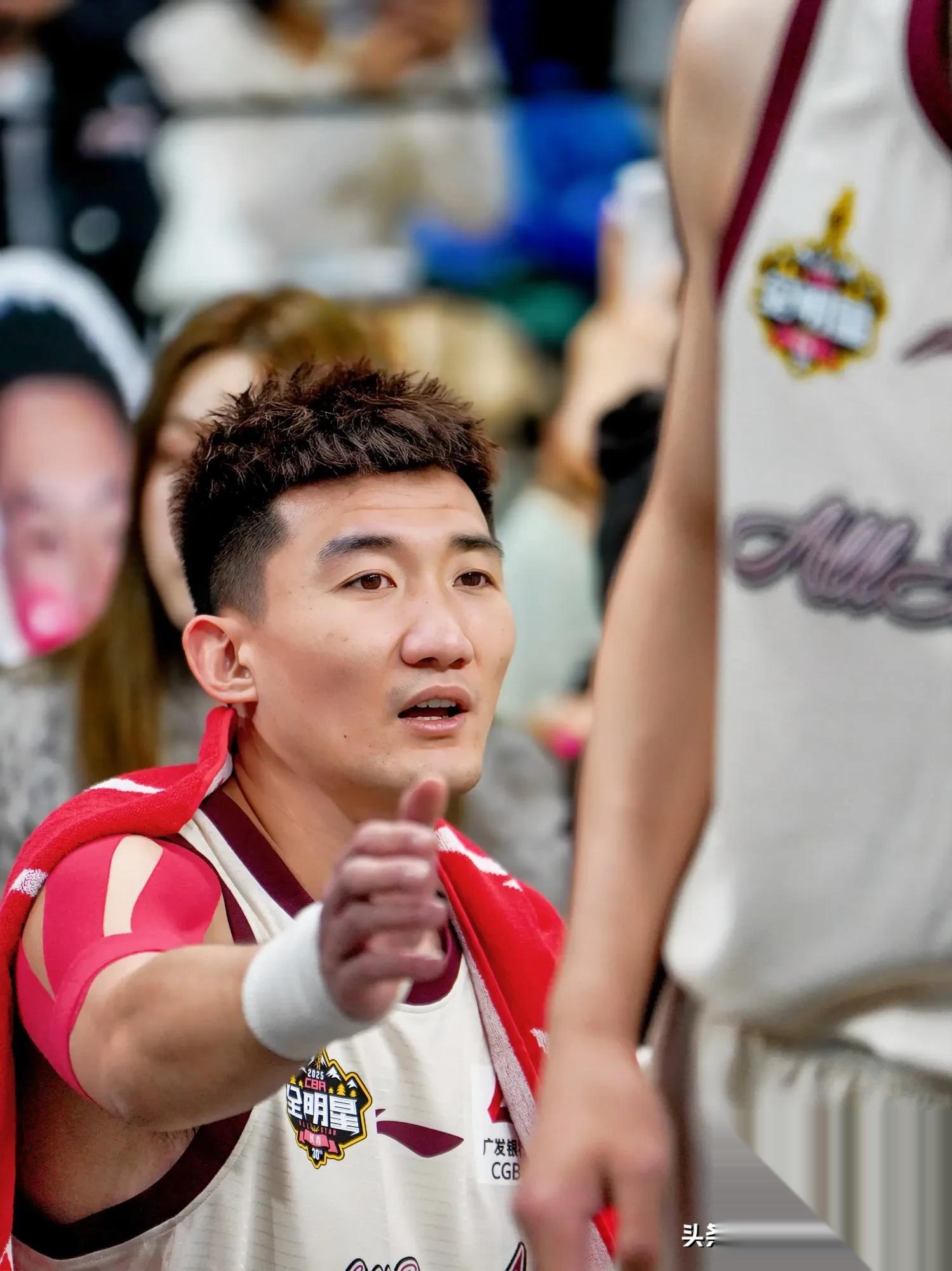 开云国际集团 -社区盾集结日走向成谜；广厦男篮强势反弹；质疑声仍在；更衣室氛围转暖(广东男篮胜广厦网上评论最新消息)