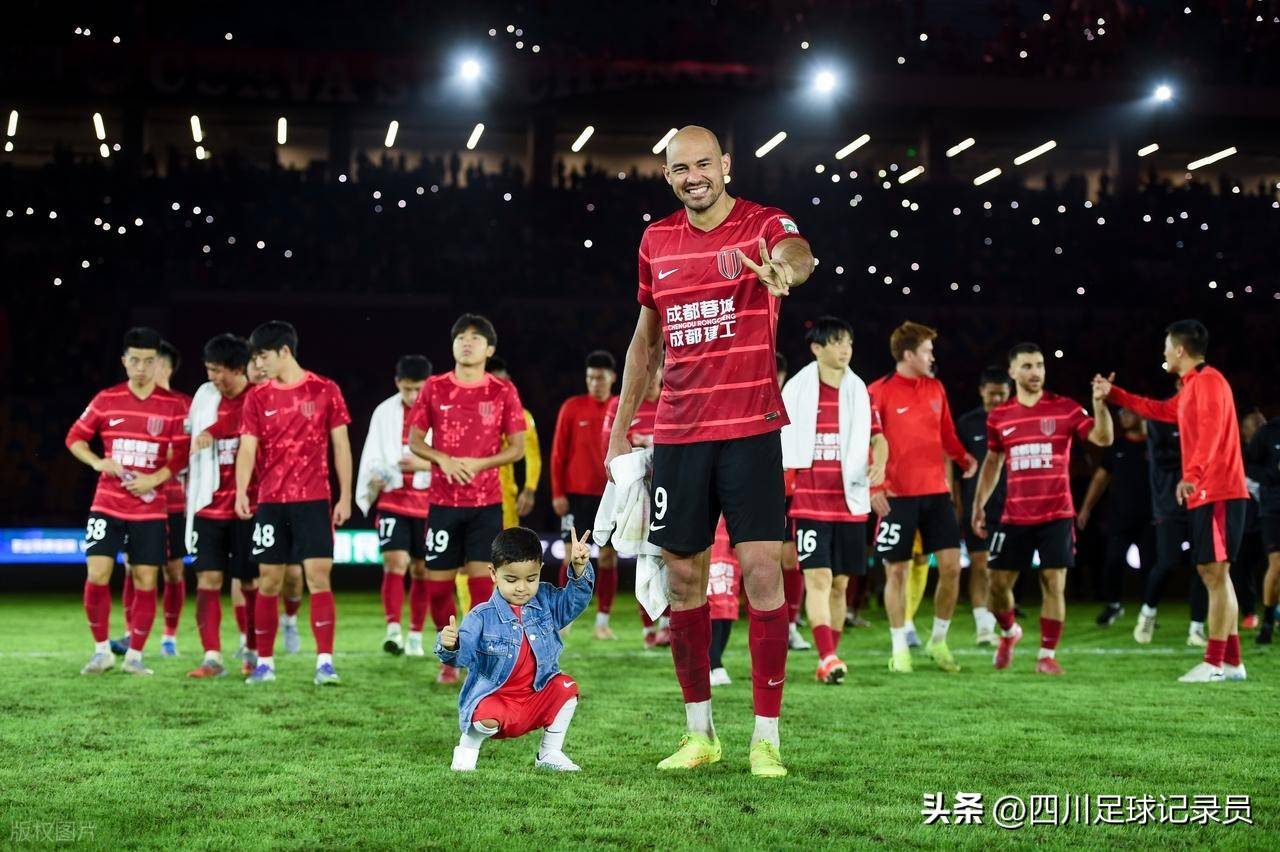 开云中国 -关于赛地聚焦：亚冠今夜热度飙升，广州队队长鼓劲，悬念犹存，训练强度明显提升的信息